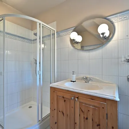 - 7 Appartement *